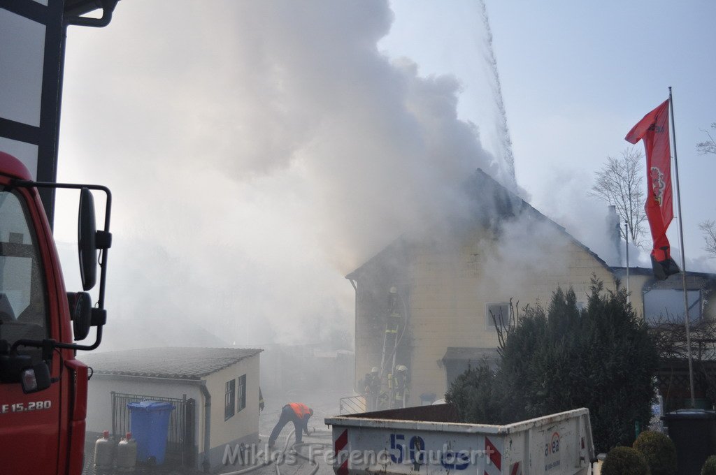 Haus komplett ausgebrannt Leverkusen P33.JPG